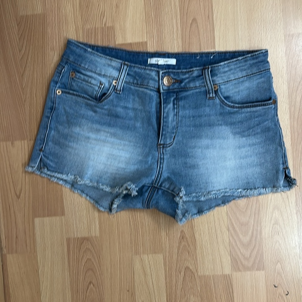STS Blue Aubrey Mid Rise Fray Hem Jean Short Sz 28